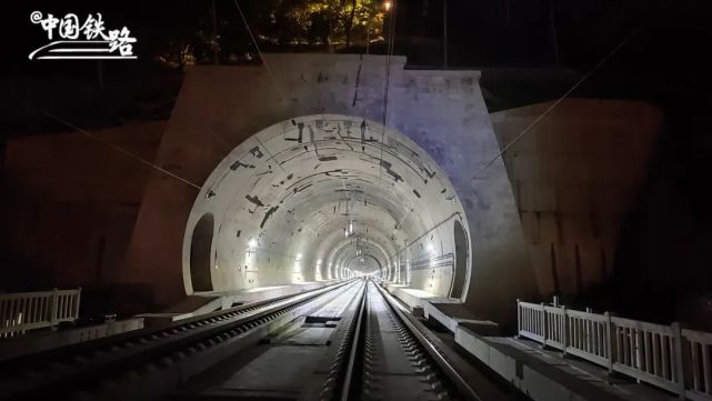 目前僅剩襄陽東至萬州北段還未通車,萬州北至巫山段和襄陽東至巴東北