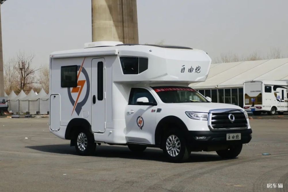 长城炮底盘打造的房车骆驼自由炮能继续引领皮卡房车吗