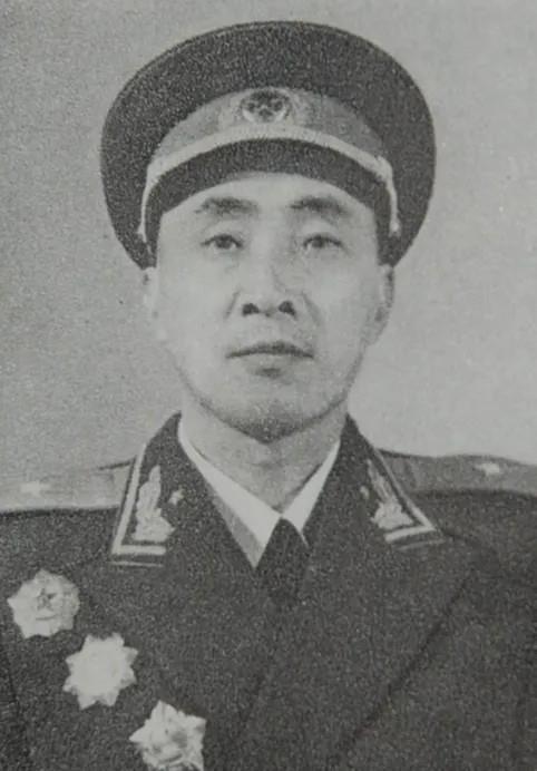 电视剧《激情燃烧的岁月》中,石光荣为什么能拿到200元月薪?