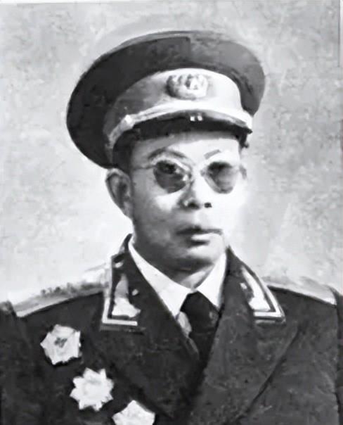 电视剧《激情燃烧的岁月》中,石光荣为什么能拿到200元月薪?