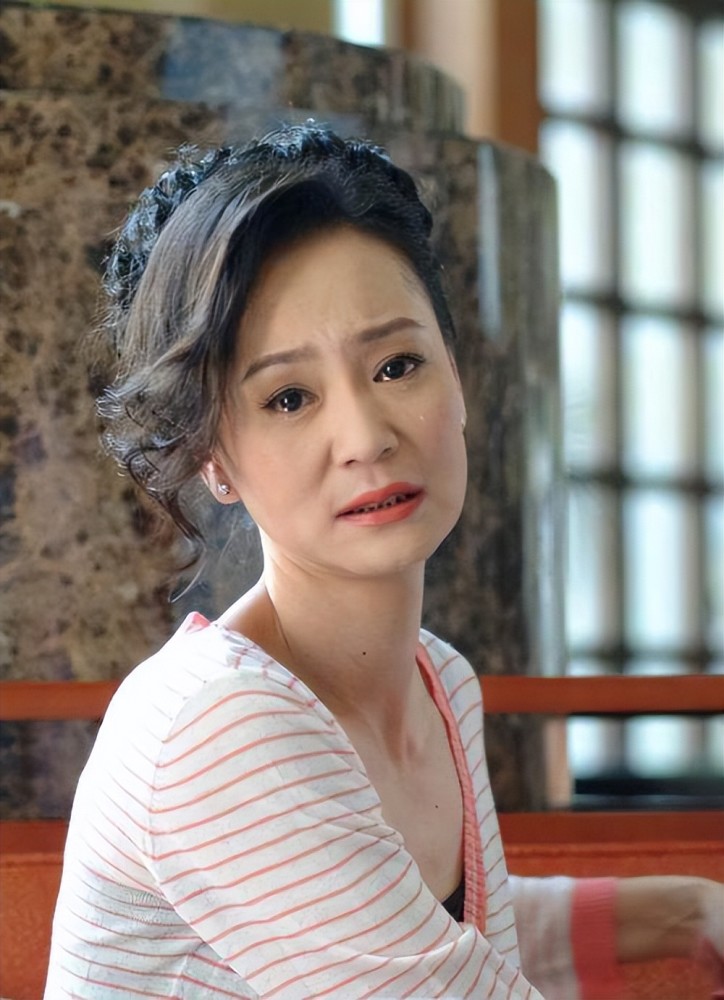 刘雪华才是被耽误的东方美穿衣古典又气质62岁也是时髦人