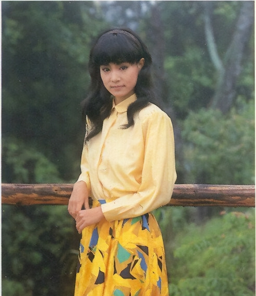 刘雪华才是被耽误的东方美穿衣古典又气质62岁也是时髦人