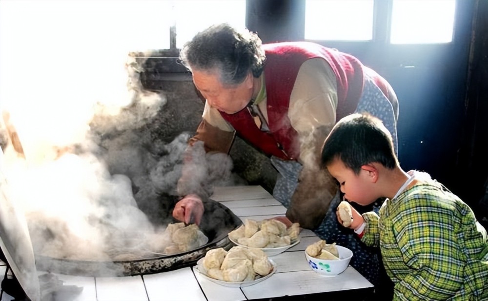 奶奶和姥姥誰對孩子更親一些真實排序姥姥在首位奶奶位居第二