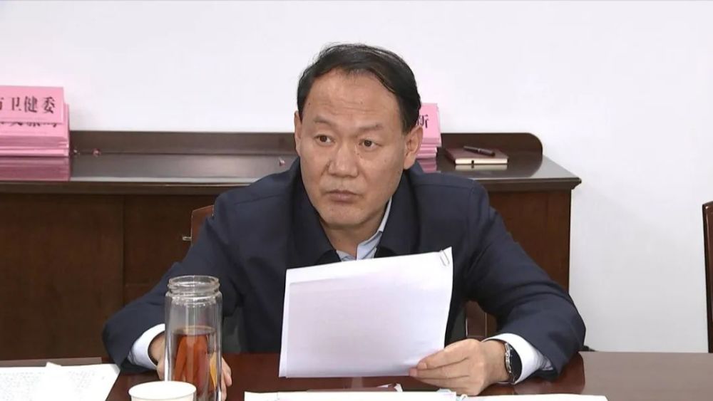 叶露中:坚持人民至上 谋实复工复产复市复学各项工作_腾讯新闻