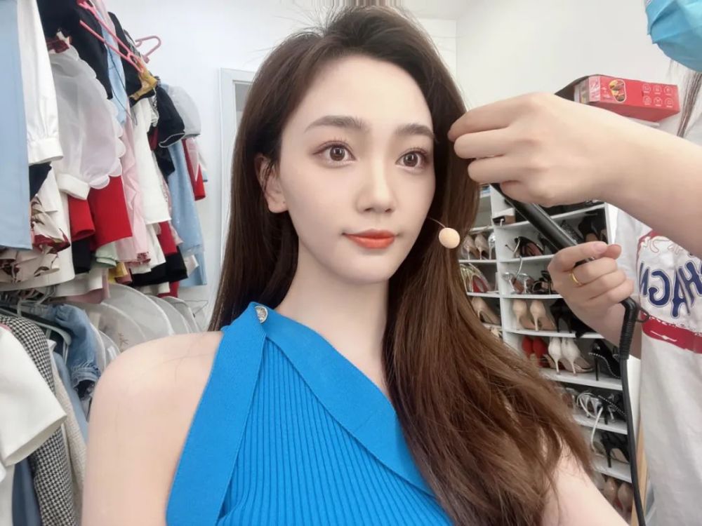 欢迎新人主播!气质美女石笑歌!_腾讯新闻