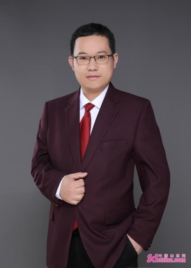 樊胜英2021年度榜样人物照樊胜英虽然入党时间晚,但一