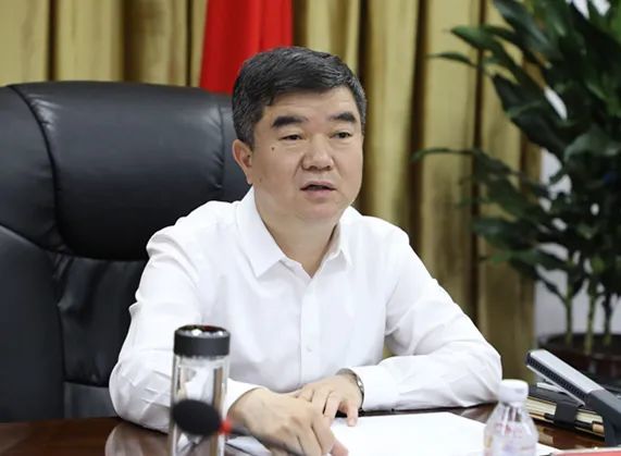 区领导路军强,金卫君,李志刚,高丽娟,于杰,李树军出席会议.