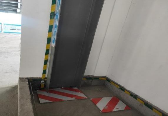 施工电梯接地的做法图图片