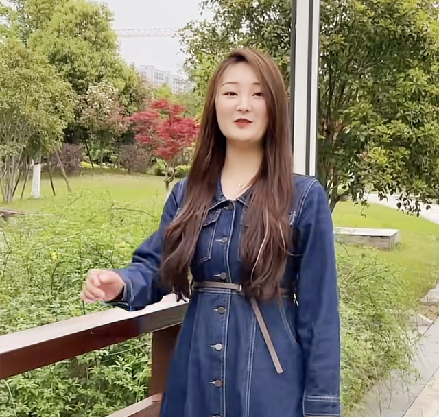 陈亚男更新简介像"作诗",坦言:为自己而活,不开心的可以骂我