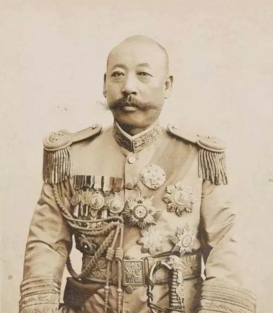 直奉大战在即曹锟电传吴佩孚亲戚虽亲不如自己亲是啥意思