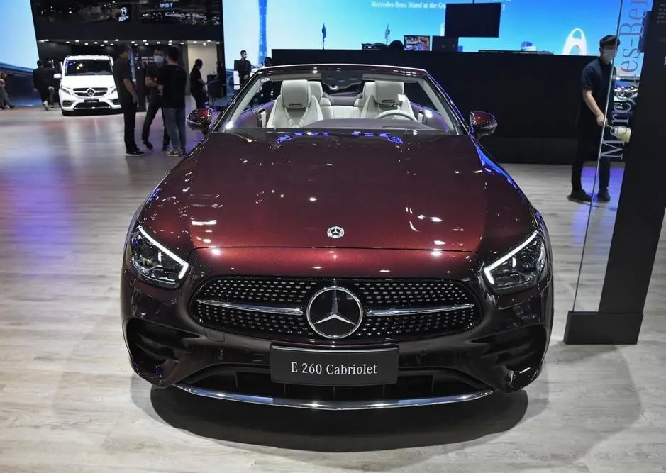 你老大还是你老大奔驰e轿跑敞篷一出再贵也很多人买