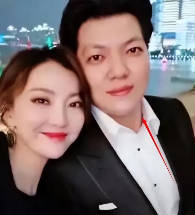 原因是魏鹏长相平平,与气质出众的余声看上去很不相称