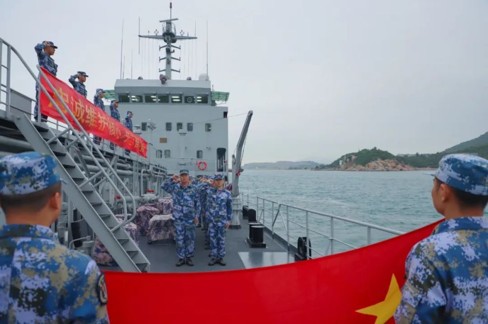 人民海军，生日快乐！