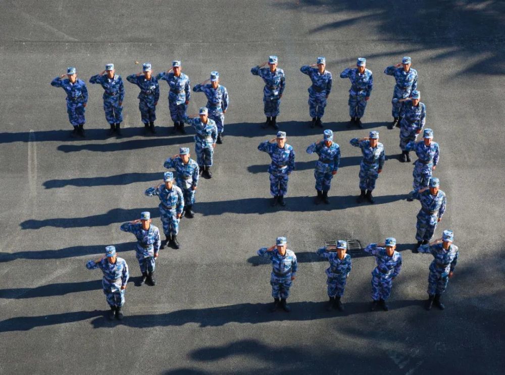 人民海军，生日快乐！