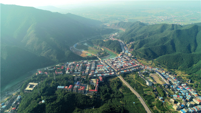 目前,金洞森林覆盖率87.73%,林木蓄积量387万立方米.