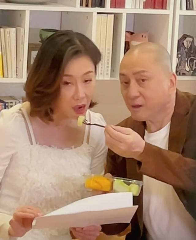 小25岁娇妻皮肤白身材好,豪宅装修简单|邹文静|装修|汤镇业|娇妻|夫妻