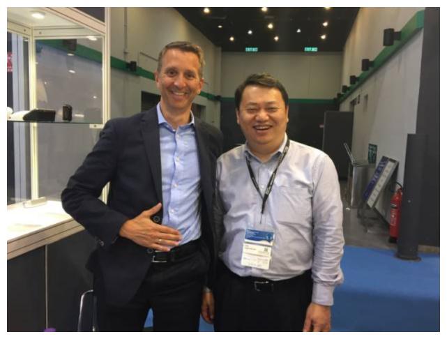 搭乘上互联网公司的快车道,是刘毅的另一个重要举措.