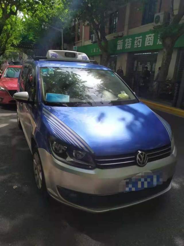 周到帮办68岁淋巴癌患者急需就诊海博巡游出租车一早赶来