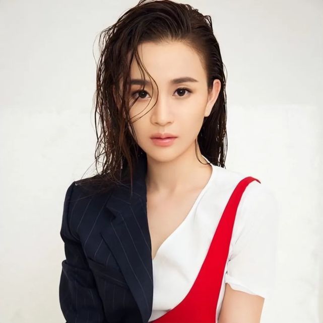 从2018年陈昱霖发朋友圈控制吴秀波,之后被吴秀波亲手送进监狱后,5年