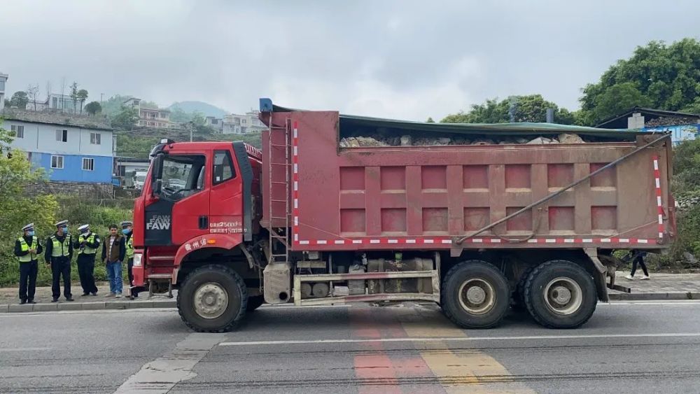 大货车超长超载超重到离谱六省联合整治