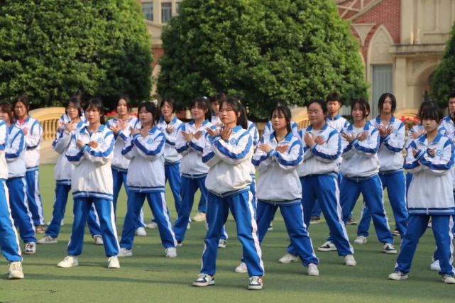 四川五月花技師學院康養護理系健身氣功八段錦總決賽圓滿落幕!