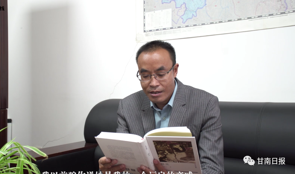 作 者 黄海兮书 目《朝 花》读书人 王小忠我看到老人的脊背和牛背一