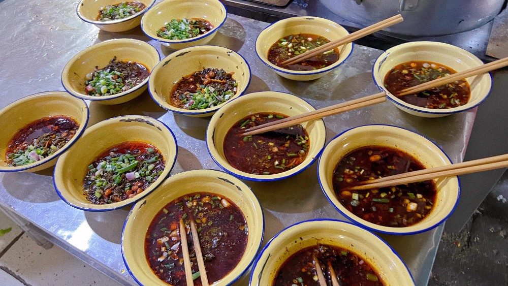 《奇妙之城》肖战推荐的重庆板凳面,每天卖出500碗,年入270万元_腾讯