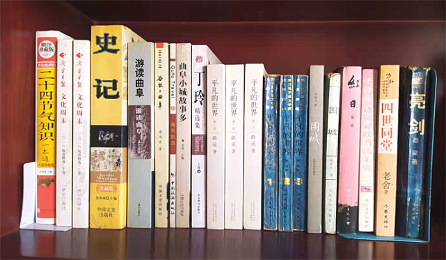 我家书橱一角｜书与岁月的味道_腾讯新闻