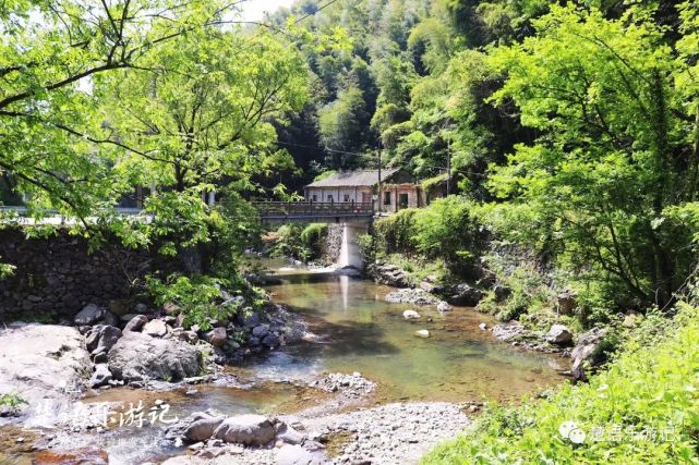 芝山古村坐落在芝山嶺下,寧波市鄞州區橫溪鎮和塘溪鎮的交界地帶,西接