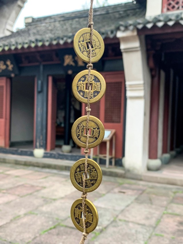 门上的五帝钱应该如何悬挂