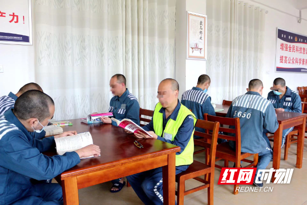 永州市新华书店携手永州监狱开展"读书明理,携手绽放内心光芒"阅读
