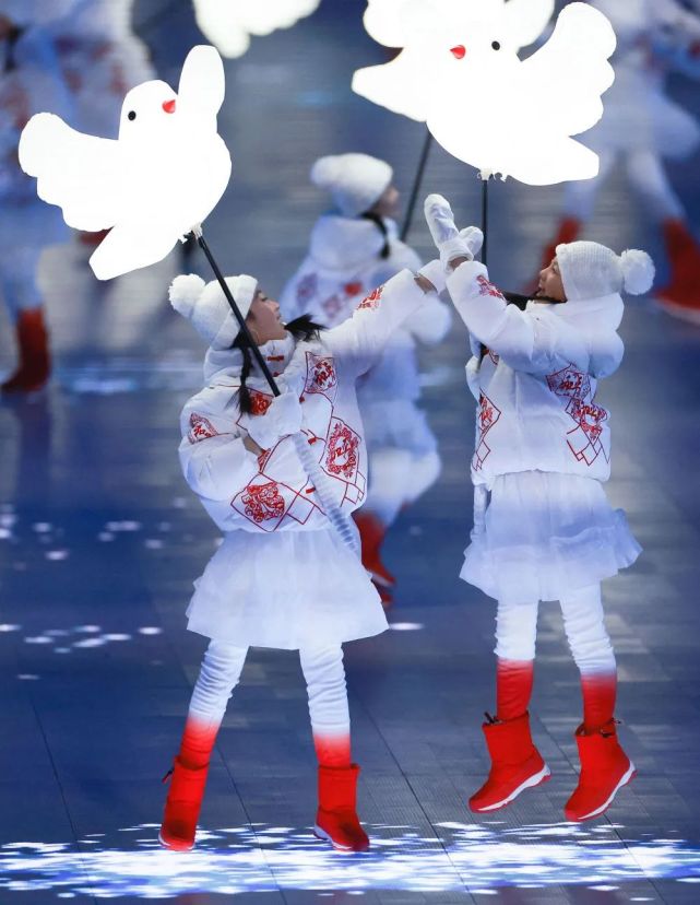 这个特殊的先进集体是如何炼成的——北京冬奥会开幕式"小白鸽"的幕后