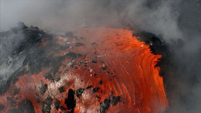 海水瞬間被燒開海底火山爆發究竟有多可怕為何海水澆不滅火山