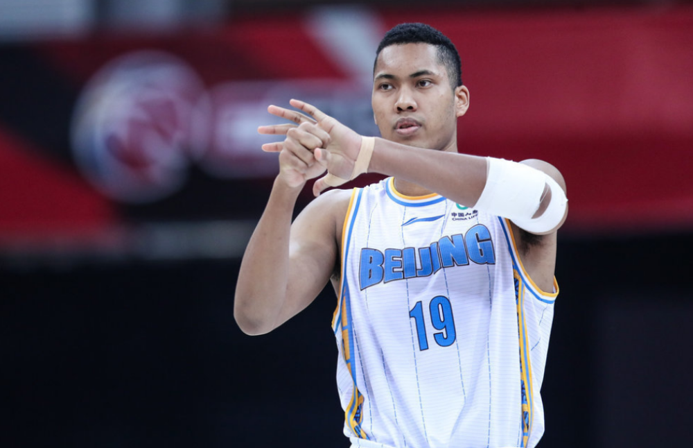 丘天拿到续约合同,留在北京首钢,感谢秦晓雯大力培养_腾讯新闻