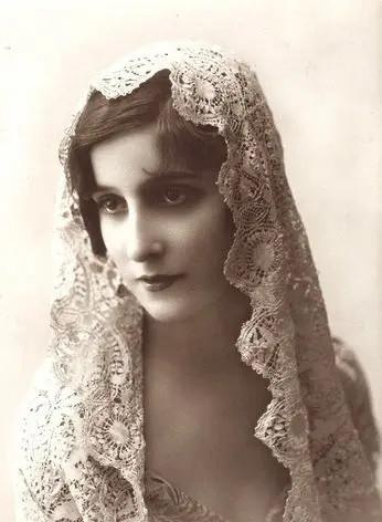 2003年,新疆罗布泊出土古楼兰美女干尸,复原容貌后,超众多女星