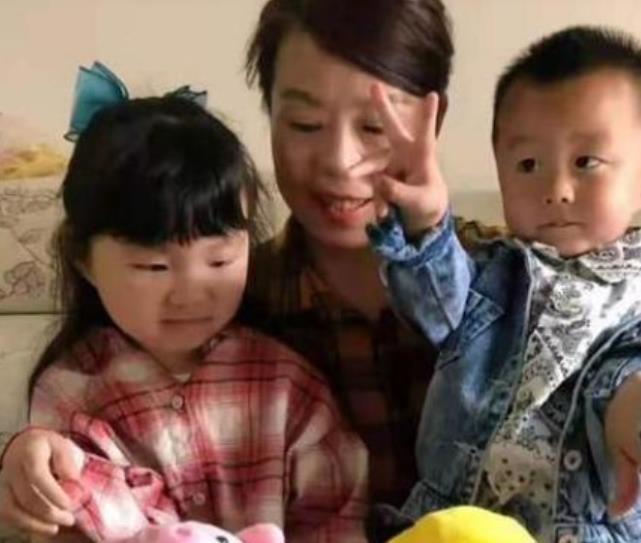 后来因为儿女奇奇悦悦还得读书,田静姚威选择响应号召不乱跑!