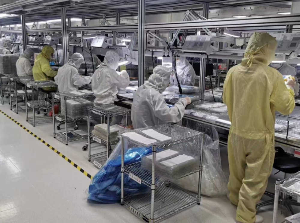 "看着公司生产线运作起来了,上海向隆电子科技有限