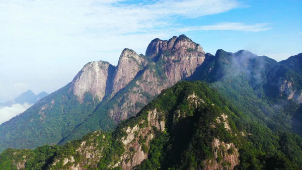 遊山不爬山嗨翻高空明堂山