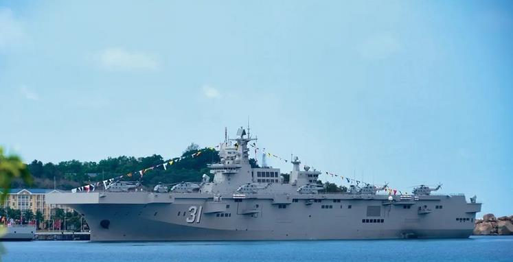 中國海軍一下入列三艘總計超6萬噸的鉅艦,包括055型萬噸驅逐艦