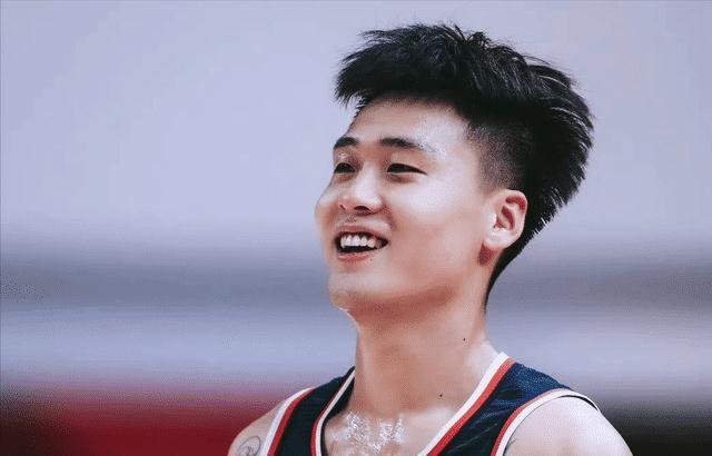 这还是很有可能的,虽然北京首钢后卫线上有方硕和刘晓宇,但是这哥俩