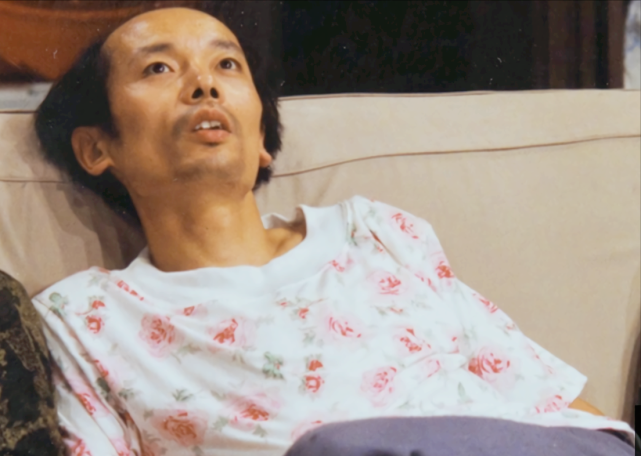 他在1993年演《我爱我家》时贡献的"葛优躺"到现在依然流行在网络上