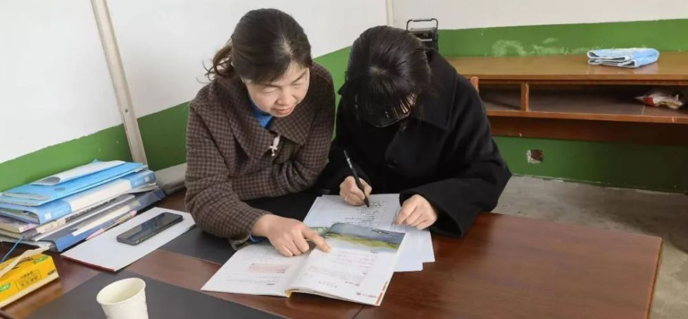 水洛中学成功组织初中教研联盟一组跟岗研修及送教教研活动