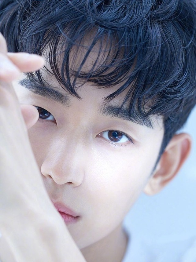 金秀贤的脸能有他的腹肌香吗