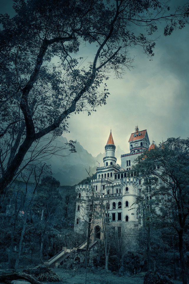 重庆威廉古堡废弃欧式城堡每小时钟声准时响起中梁山霸下意城堡