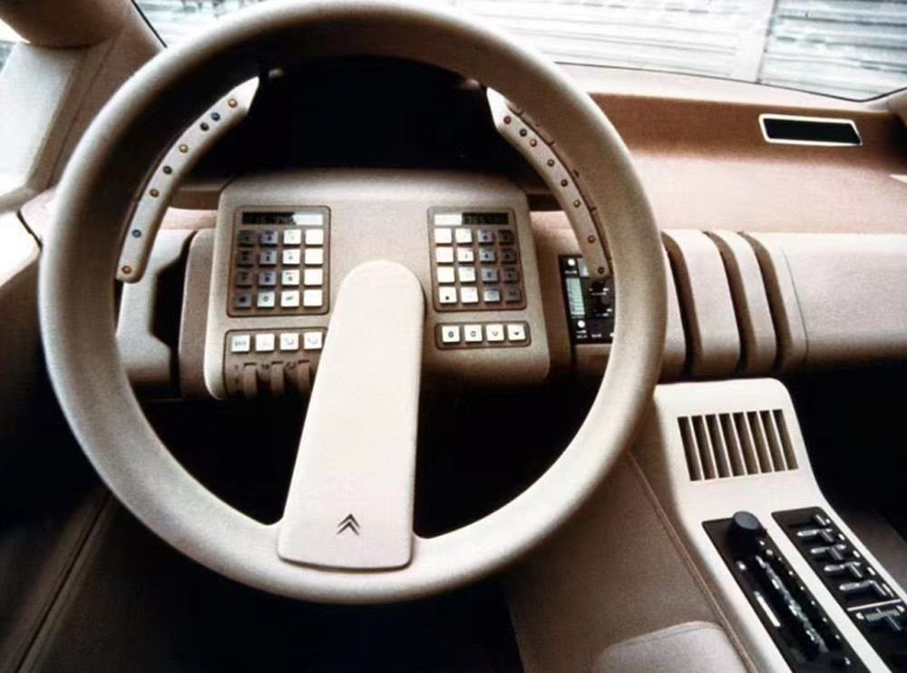 雷克萨斯新车发布！方向盘设计被吐槽未来还可能要消失？定语从句先行词为有人有物时