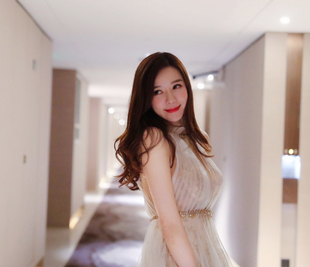 女神周韦彤写真图片—周末福利大放送_腾讯新闻