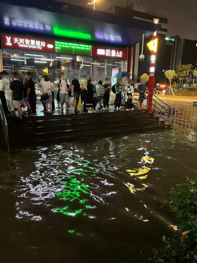 昨晚廣州一場大雨又把我家淹了