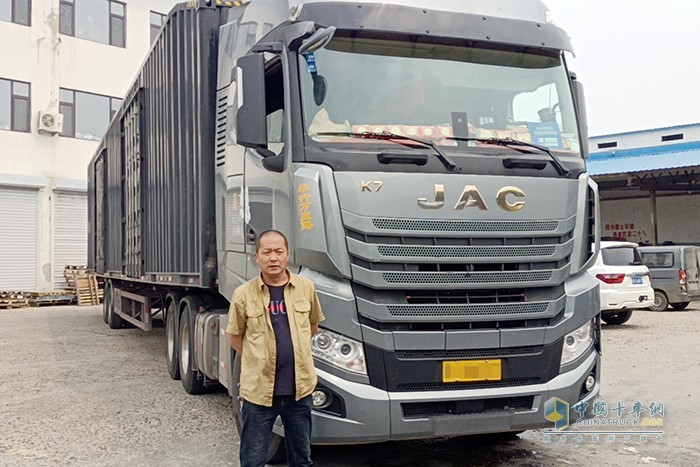 疫情期间跑运输的艰苦 没有磨灭他坚强的意志赵忠清