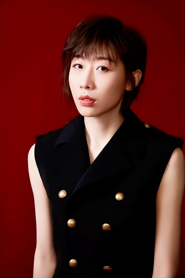 "免检演员"任素汐:父亲早逝母亲再婚,她离婚后依然向往爱情