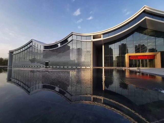 宿州美术馆位于宿州市高新技术开发区,西临拂晓大道,北临北二环路,总